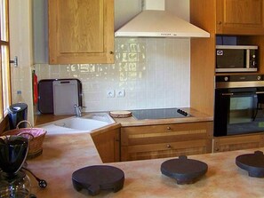 Nhà gỗ | Bếp riêng | Tủ lạnh, lò vi sóng, lò nướng, máy rửa bát 