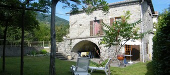 Riverside Retreat in La Souche