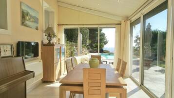 House | Dining