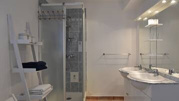 Villa | Bathroom