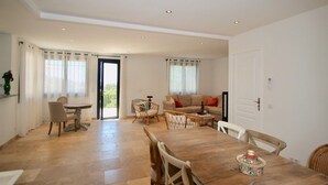 Unclassified image, 4 of 33, button - Inviting Holiday Home in La Croix Valmer With Swimming Pool (La Croix-Valmer)