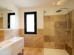 House | Bathroom - Inviting Holiday Home in La Croix Valmer With Swimming Pool (La Croix-Valmer)