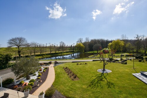 Peaceful Garden Retreat, Epiniac