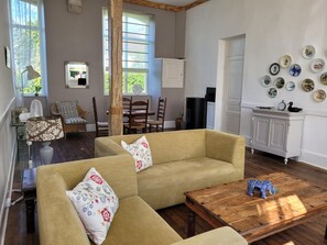 Living room - Holiday Home in Limousin Near Forest (Neuvic-Entier)