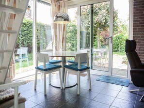 Dining - Peaceful Holiday Home in South Holland by the Lake (Herkingen)