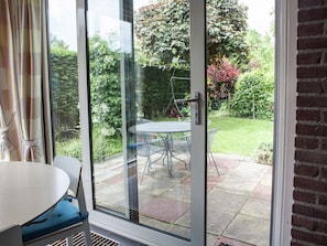 Balcony - Peaceful Holiday Home in South Holland by the Lake (Herkingen)