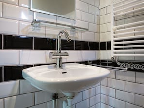 Bathroom - Peaceful Holiday Home in South Holland by the Lake (Herkingen)