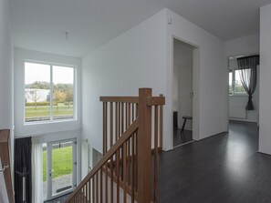 4 bedrooms, bed sheets - Modern, 10-person Holiday Villa With Sauna and Large Garden Near Harderwijk (Zeewolde)