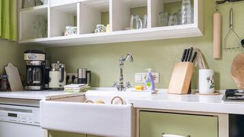 Rumah | Dapur pribadi | Microwave dan kompor