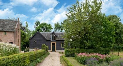 Authentic Mansion in Deil near Lake