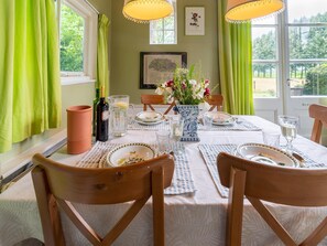 House | Dining - Authentic Mansion in Deil near Lake (Deil)