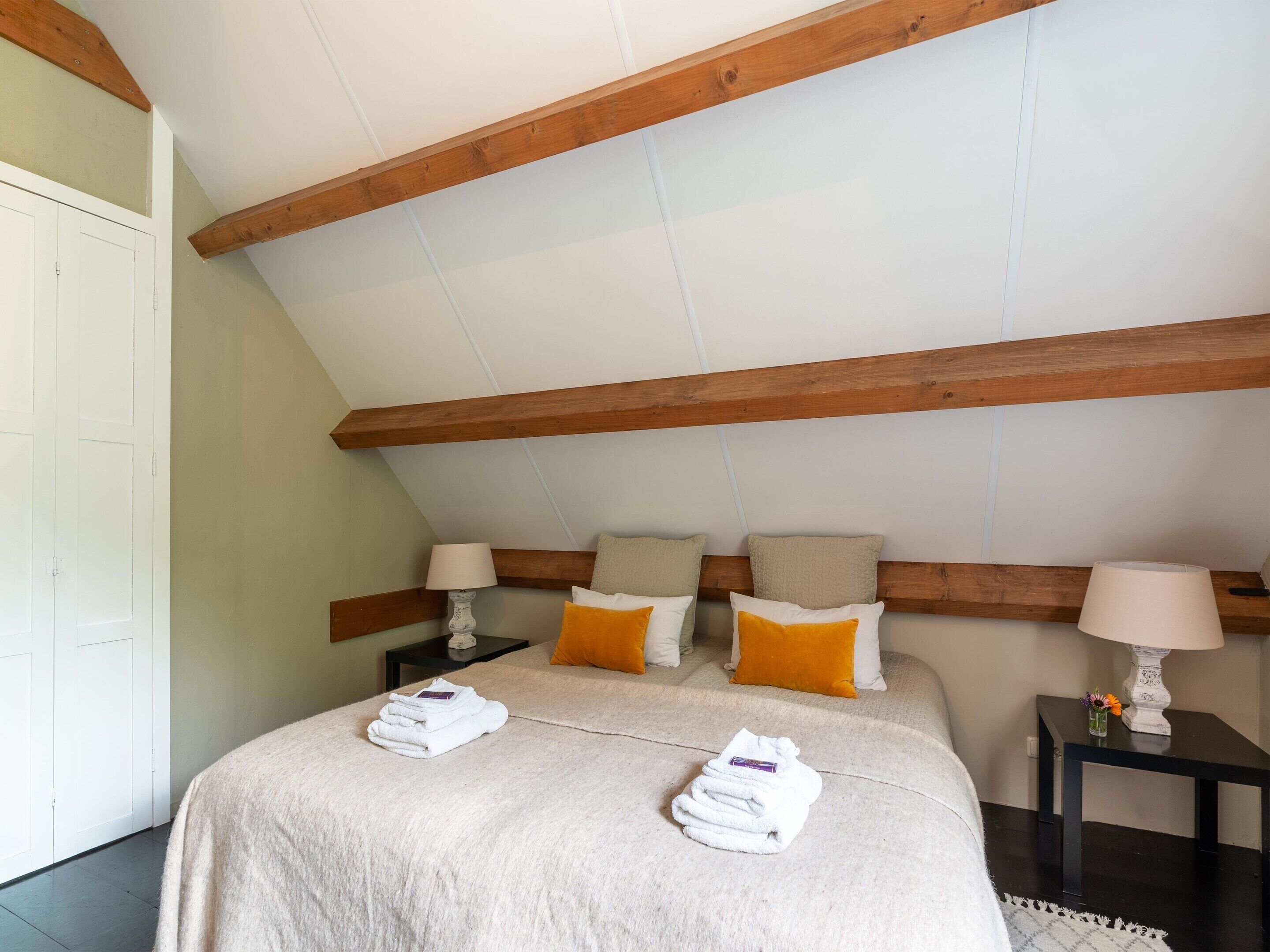 2 bedrooms, individually furnished, bed sheets