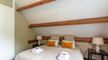 2 bedrooms, individually furnished, bed sheets