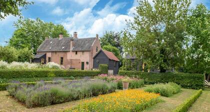 Authentic Mansion in Deil near Lake