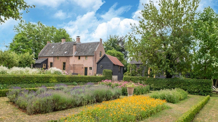 Authentic Mansion in Deil near Lake