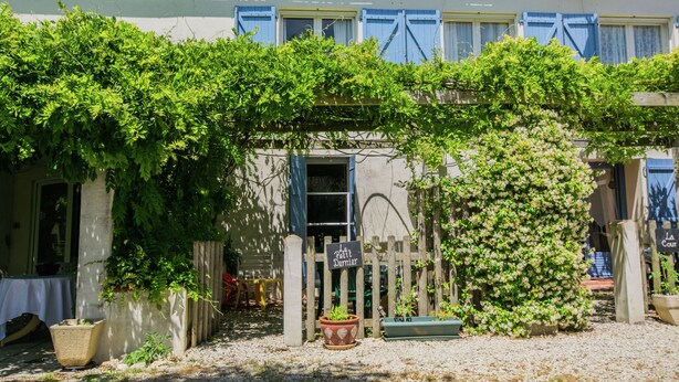 Exterior - Countryside Holiday Home With Terrace and Garden (Fléac-sur-Seugne)