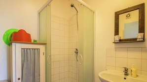 House | Bathroom - Countryside Holiday Home With Terrace and Garden (Fléac-sur-Seugne)