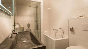 Apartment | Bathroom | Shower, towels