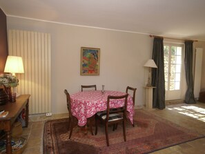 Dining - Modern Villa in Lorgues With Private Pool (Lorgues)