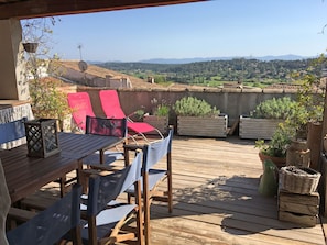 Balcony - Peaceful Mansion With Roofed Terrace in Lorgues France (Lorgues)