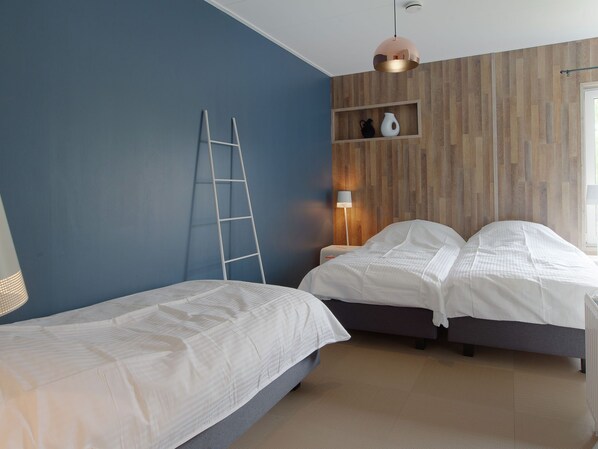 7 bedrooms, minibar, individually furnished, bed sheets - Nicely Furnished Holiday Home With a bar and Close to Zwolle (Rouveen)