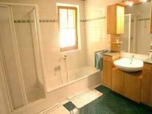Bathroom - Bright Holiday Home in Huttschlag near Mountains Ski Slopes (Huettschlag)
