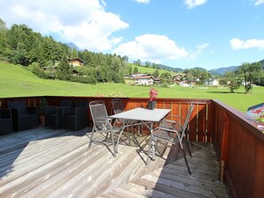 Balcony - Spacious Apartment in Maria Alm near Ski Area Hochkonig (Saalfelden am Steinernen Meer)