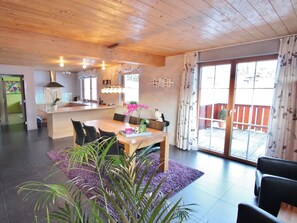Dining - Spacious Apartment in Maria Alm near Ski Area Hochkonig (Saalfelden am Steinernen Meer)