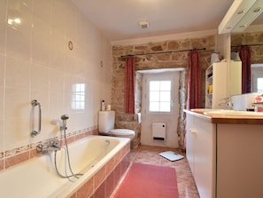 Bathroom - Cozy Holiday Home in Plogoff Near Beach (Plogoff)