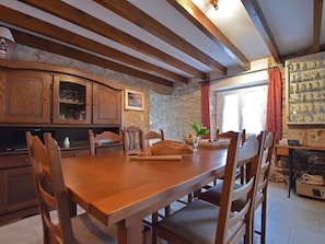 Dining - Cozy Holiday Home in Plogoff Near Beach (Plogoff)