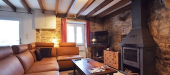 Cozy Holiday Home in Plogoff Near Beach