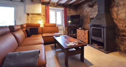 Cozy Holiday Home in Plogoff Near Beach