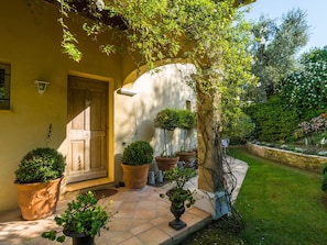 Reception - Luxurious Villa With Internet and Private Swimming Pool, Near Grasse (La Roquette-sur-Siagne)