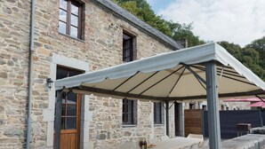 House | Balcony - An Annex on the Estate of a 17th Century Castle (Vireux-Wallerand)