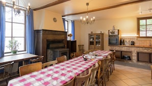 Dining - An Annex on the Estate of a 17th Century Castle (Vireux-Wallerand)