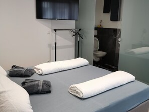 Apartment | 1 bedroom, bed sheets