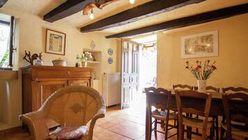 Cottage | Dining
