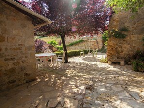 Balcony - Lakeside Cottage Roziers Retreat (Chasteaux)