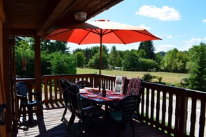 Outdoor dining - Chalet du Lac - Nature Escape (Beaulieu)