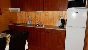 Chalet | Private kitchen | Dishwasher, high chair