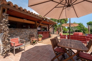 Outdoor dining - Villa in Poggio-mezzana by the Beach (Poggio-Mezzana)