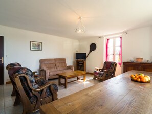 House | Living room - Forest View Home in Loubejac (Loubejac)