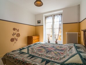 House | Room amenity - Forest View Home in Loubejac (Loubejac)