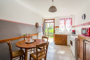 House | Dining - Forest View Home in Loubejac (Loubejac)