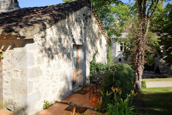 Cottage | Balcony - Cozy House in Lot With Pool and Terrace (Bon-Encontre)