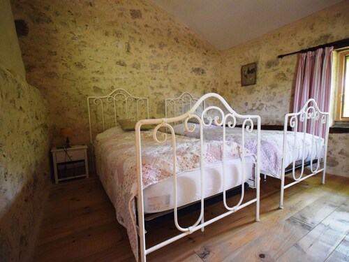 Cozy House in Lot With Pool and Terrace