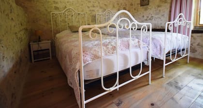 Cozy House in Lot With Pool and Terrace