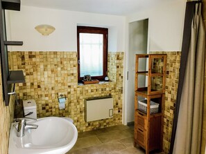 Ferienhaus | Badezimmer | Dusche, Handtücher