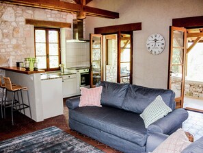 Ferienhaus | Eigene Küche | Wasserkocher mit Kaffee-/Teezubehör, Kühlschrank, Mikrowelle, Ofen