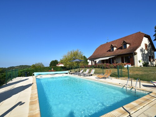 Comfortable Villa Near Alvignac With Private Swimming Pool and Stunning View